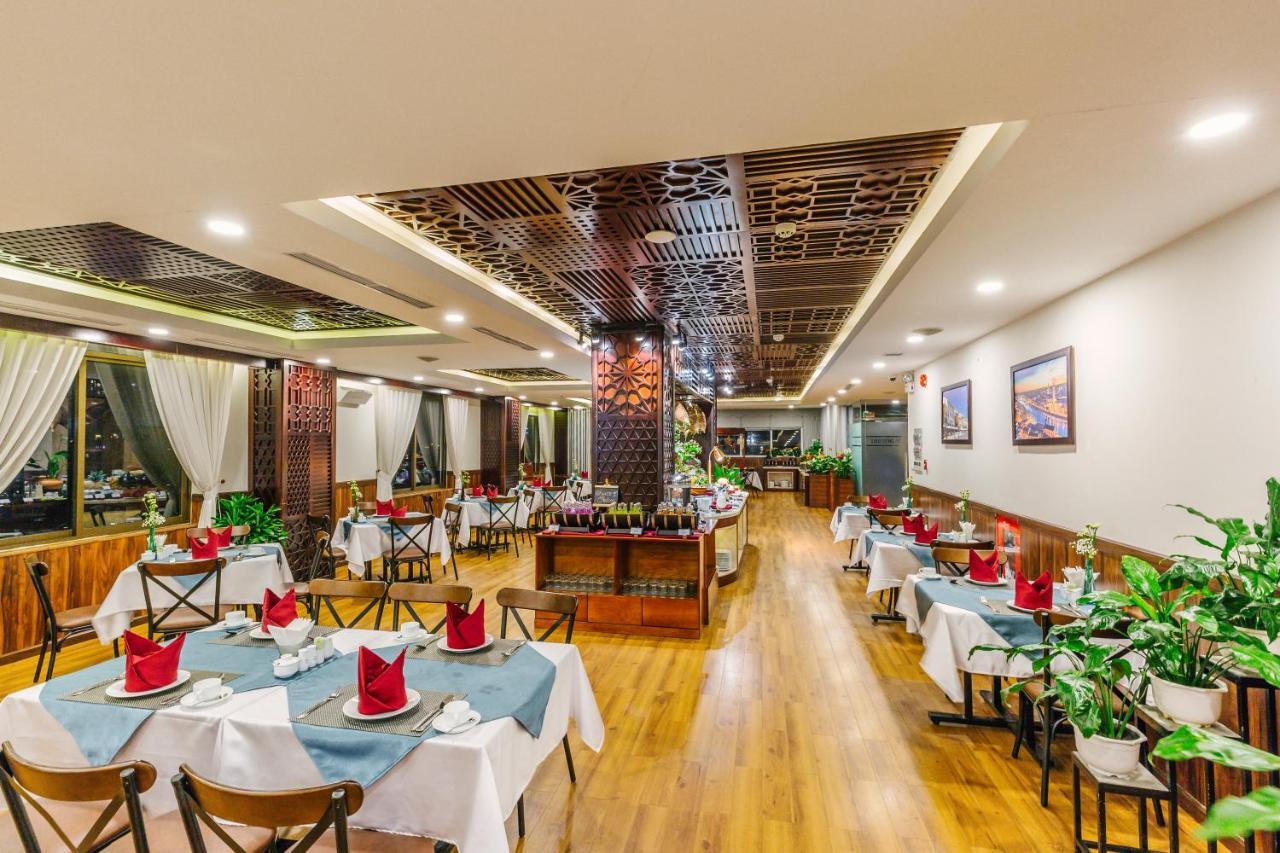 Happy Life Grand & Rooftop Skybar Khách sạn 4*