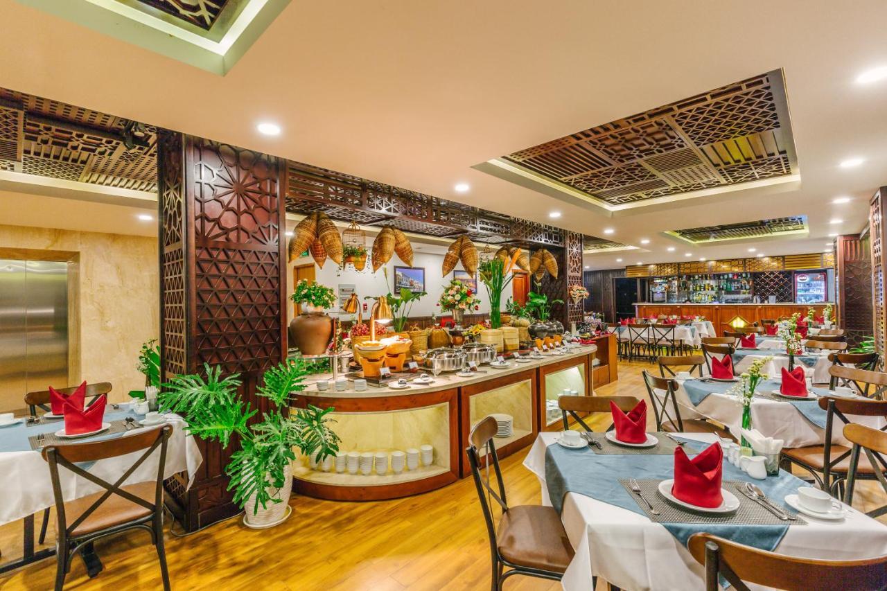 Khách sạn Happy Life Grand & Rooftop Skybar