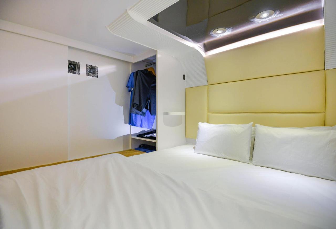 Capsule hotel J-espace 1
