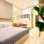 Rivergate - Luxury Apartments Across D1 - Free Pool,Gym,Netflix