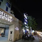Reddoorz Plus & Cloud 9 Quang Trung