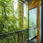 Aqua House