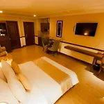 Central Hotel & Residences Swimming Pool