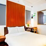 Lá Hotel Bình Tân
