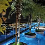 Luxury River Panorama View For 5 - Rooftop Infinity Pool + Sauna Near Q1 + Secc