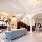 Gem Villa 10 - 5 Bedroom, 6 Bathroom, Big Pool, Big Garden