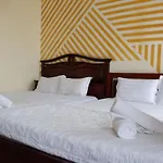 Reddoorz Tuan Viet Hotel Dinh Tien Hoang