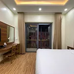 Khách sạn Winston Riverside
