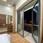 Khách sạn Winston Riverside