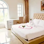 Golden Hotel & Apartment