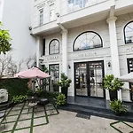 The Alcove Library Hotel