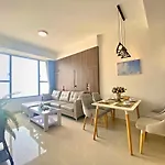 2Brs City View Free Infinity Pool In The Heart Hcm