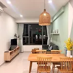 2Brs City View Free Infinity Pool In The Heart Hcm