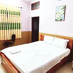 Huong Quynh Hotel