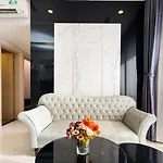 Rivergate Residence 3 Bedroom/Luxurious Apartment