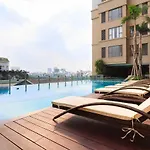 Luxury Gold Apartment: Royal 86