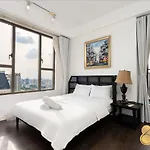 Luxury Gold Apartment: Royal 86
