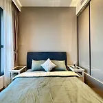 Luxury 2Bd W Rooftop Bar & Pool In Saigon Center