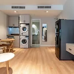 The Rixx Lancaster Apartment @ D1/ Netflix/Bathtub