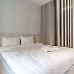 The Rixx Lancaster Apartment @ D1/ Netflix/Bathtub