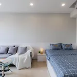 Orchard Park View Apartment-5 Minutes From Airport