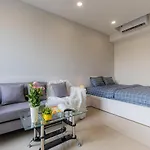 Orchard Park View Apartment-5 Minutes From Airport