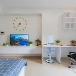 Orchard Park View Apartment-5 Minutes From Airport