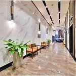 The Tresor Apartment Free Pool & Gym