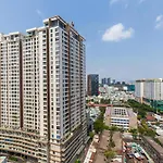 River Gate Building - Le Meridien Pool & Gym