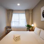 Luxury Modern, D1, 3 King Brs+2Wc, 300M Bui Vien
