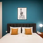 Luxury Modern, D1, 3 King Brs+2Wc, 300M Bui Vien