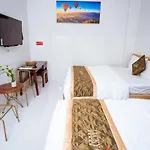 Lucky Hotel