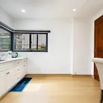 B786 Airport Homestay