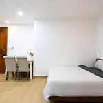 B786 Airport Homestay