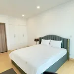 Sunwah Pearl Luxury Apartments 3 Bedrooms With The Landmark 81 View And Swimming Pool