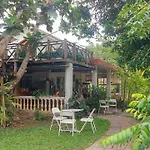 Vuon Nha Ngoai Garden Homestay
