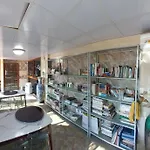 Kq Hostel