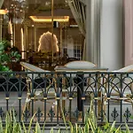 Golden Tree Hotel & Apartment