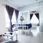Queen Central Apartment Hotel