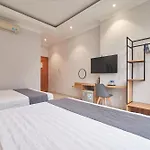 Bin Bin Hotel 2 - Near Him Lam D7