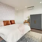 Spacious Central Apartments For Group And Family - Sailing Tower
