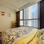 1-Bedroom Apartment With Balcony - Central 2 Vcp