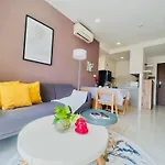 Zo Apartment Rivergate Free Pool