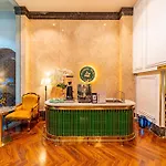 Golden Star Apartment & Hotel