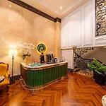 Golden Star Apartment & Hotel