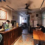 9 Hostel And Bar