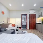 Paar Saigon Nguyen Cuu Van