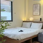 Paar Saigon Nguyen Cuu Van