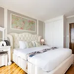 Leman Luxury 3 Bedroom Apartment By Chloe