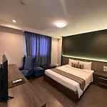 Khách sạn Iris Saigon (gần sân bay Tân Sơn Nhất)